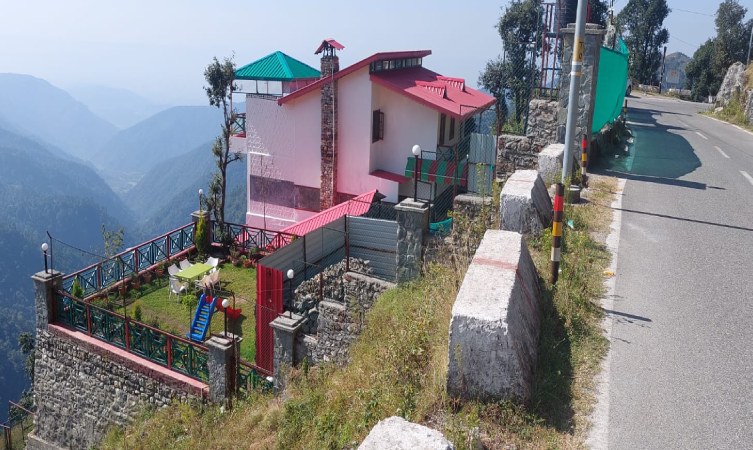 Cottage in Mussoorie for family